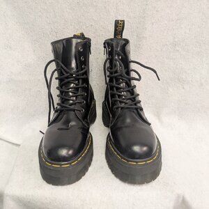 Women's/Men's Dr. Marten's AirWair Boots size 8/9 (Men's/Women's)